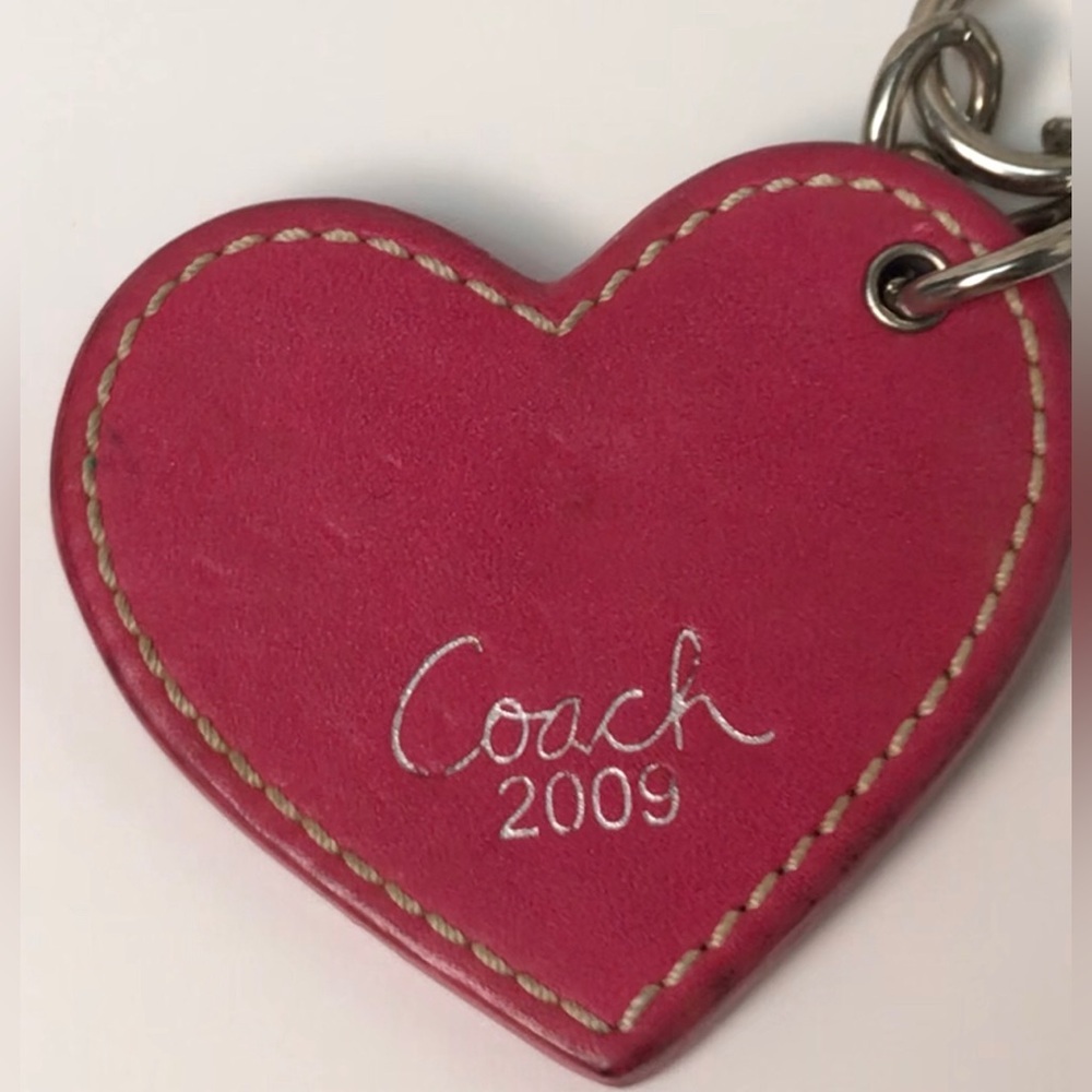 COACH 2009 OP Art Heart Keychain/ Bag Charm โฅ๏ธ - Picture 7 of 10